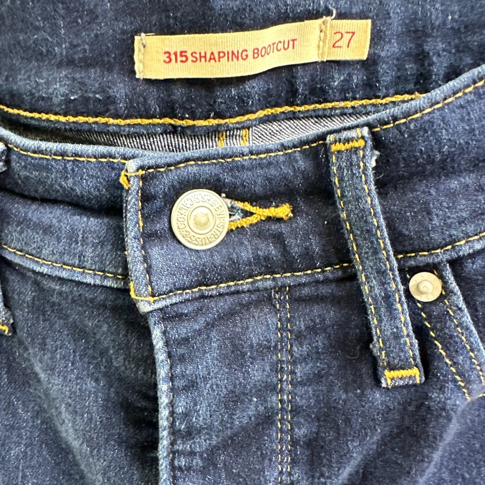 Levi's 315 Shaping Bootcut Dark Indigo Jeans with Yellow Stitching size W27-L32 - Picture 2 of 6